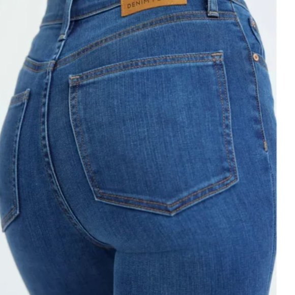 Denim Forum The Lola High Rise Skinny.  28 x 28 length.  Classic blue wash. - Picture 4 of 16